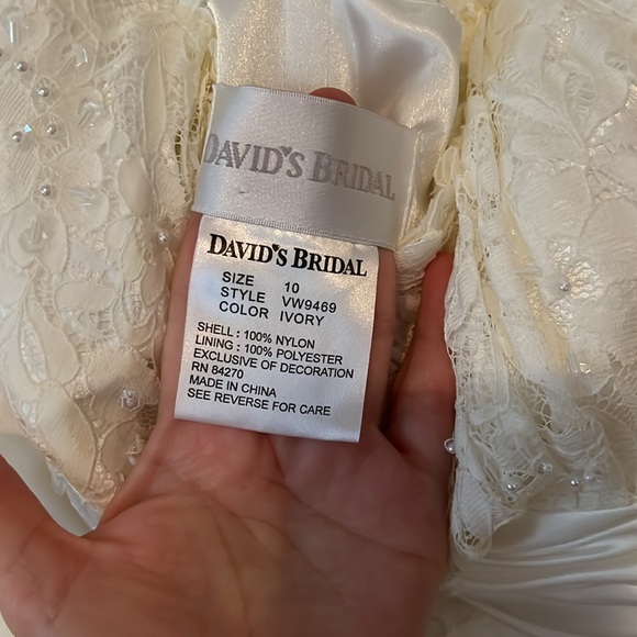 Ivory Lace Wedding Gown - Picture 7 of 7